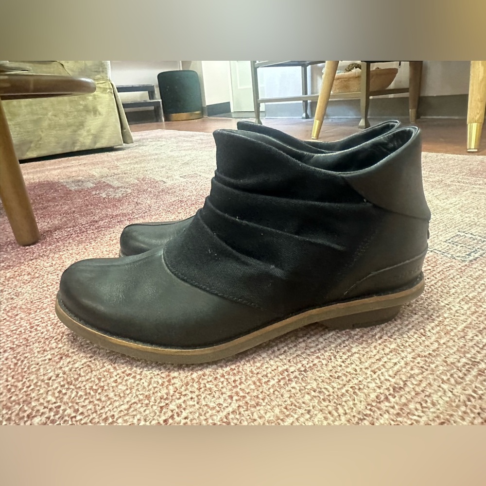 Merrell Adaline bluff black ankle bootie size 6.5 us leather & canvas
